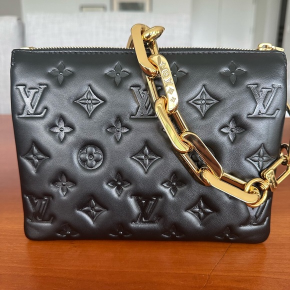 Louis Vuitton - Picture 3 of 10